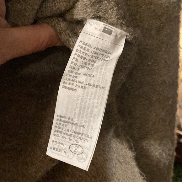 Abercrombie & Fitch Sweater. Size Small - Picture 4 of 5